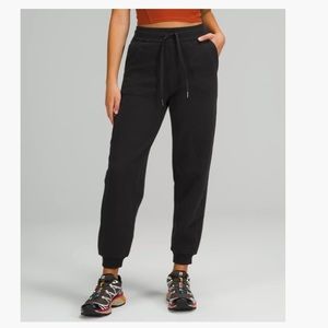 Lululemon black scuba relaxed fit high rise joggers